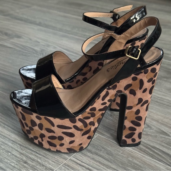 Candie\'s Leopard Print Platform Heels Size 7